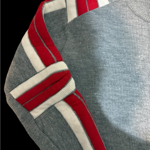 Vintage Fila Men's Gray Sweater with Red and White Stripes - Picture 4 of 6